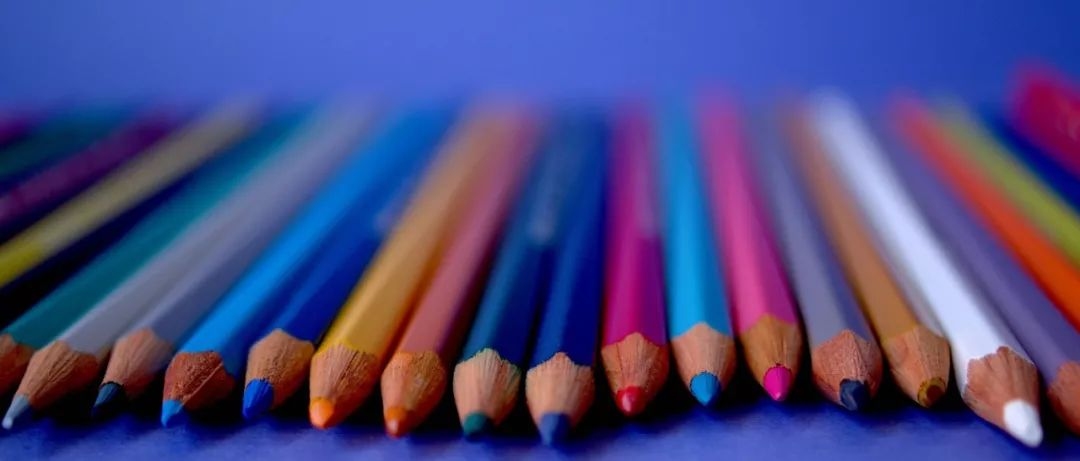 背景造句示例，色彩是背景的重要组成部分，它影响事物的外观和感觉。插图