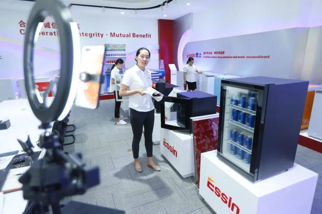 山东万易维信息技术有限公司香港云主机，探索云端新纪元插图