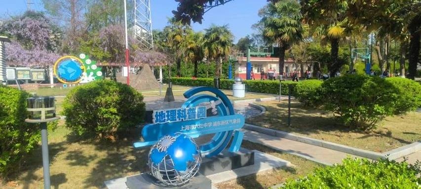 上海市六灶中学及周边环境介绍，优质教育资源与便利生活设施共存，升学投资潜力大。模拟考试分析，浦东新区的初三学生表现优秀需注意保持进步和持续努力提升策略插图