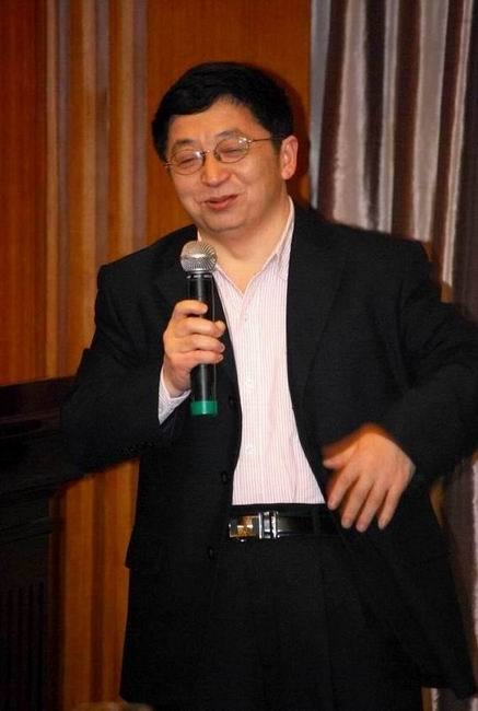 万网张向东，探索数字世界的领航者插图