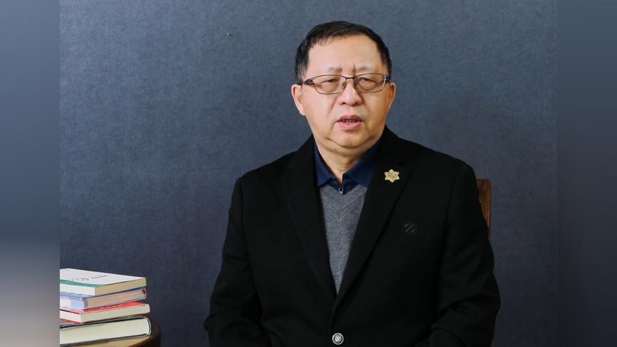 网络空间研究院副院长的工作强度与荣誉压力并存，方滨兴教授的人生轨迹值得借鉴。插图