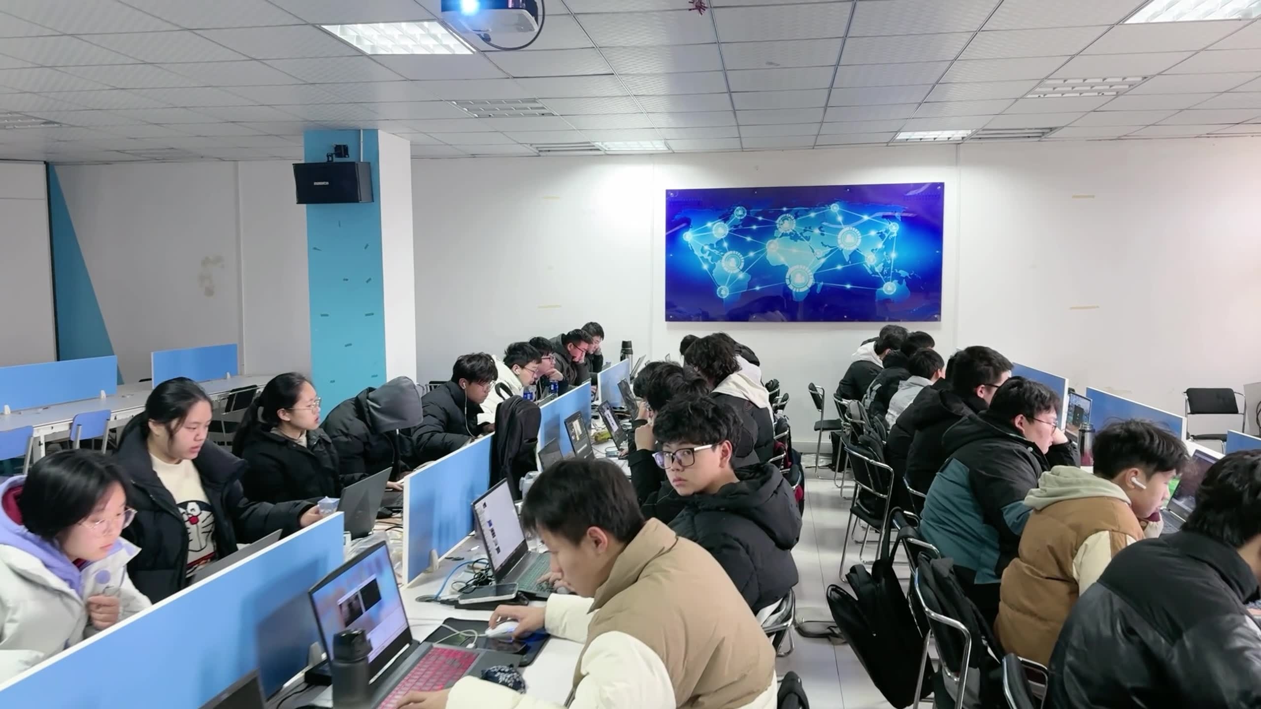 郑州短视频剪辑培训班，开启你的视频制作之旅插图