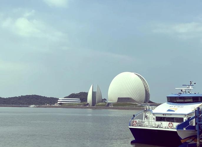 香洲港微信公众号，便捷服务与智慧港口的桥梁插图