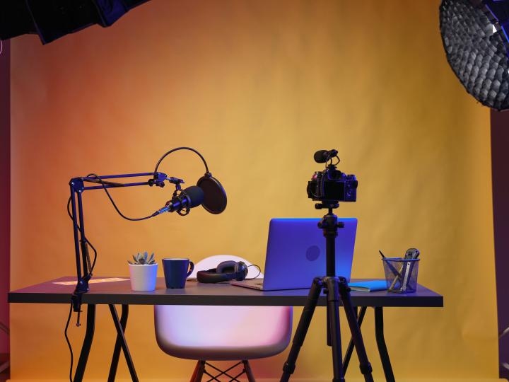 直播会所涉足法律，挑战与机遇并存插图