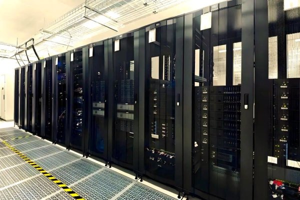 服务器，网络的信息与管理中心-方知甜