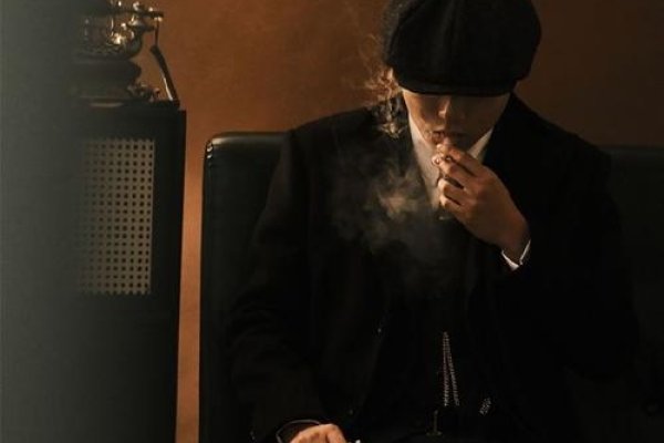 黑帽子的男人，神秘与魅力的交织-方知甜