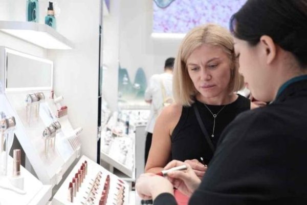 杭州女王漂亮网络科技有限公司评价与简介，专业网络科技服务，美妆产品丰富多样且质量有保障。公司积极参与社会公益活动并重视社会责任问题，树立良好形象并获得广泛认可与信赖。-方知甜