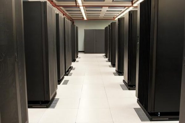 香港IDC服务器选择与托管全攻略，硬件性能、数据中心与服务商的选择之道-方知甜
