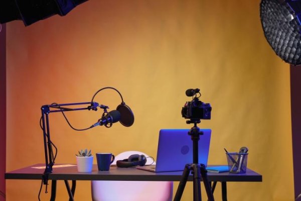 直播会所涉足法律，挑战与机遇并存-方知甜