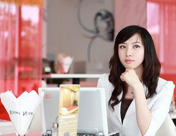 白领交友，职场精英与都市女性共筑幸福时光插图