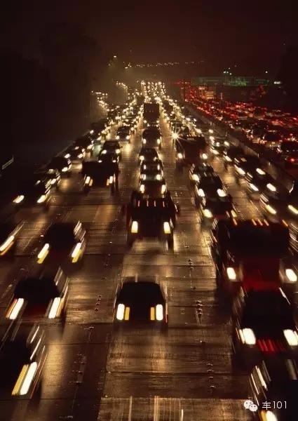 车水马龙，生肖中的繁华景象插图