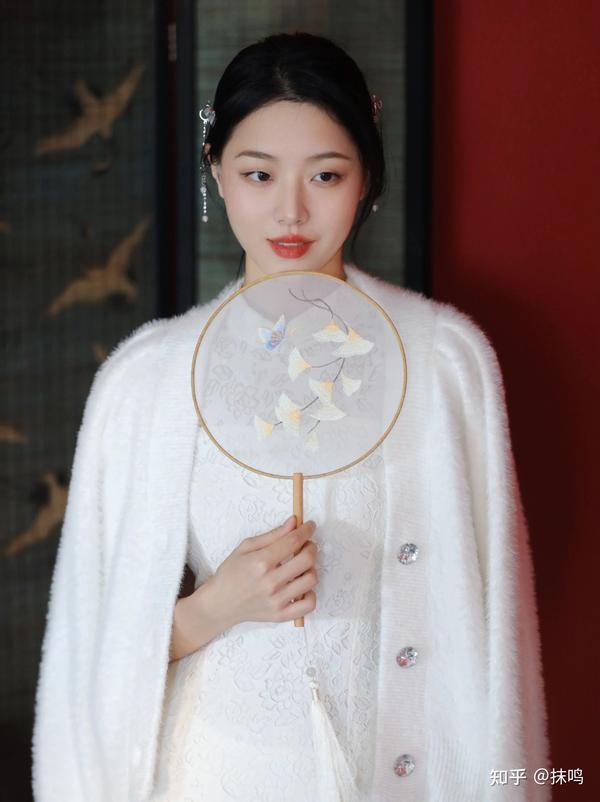 东方嫣然，古典韵味与现代风尚的交织插图