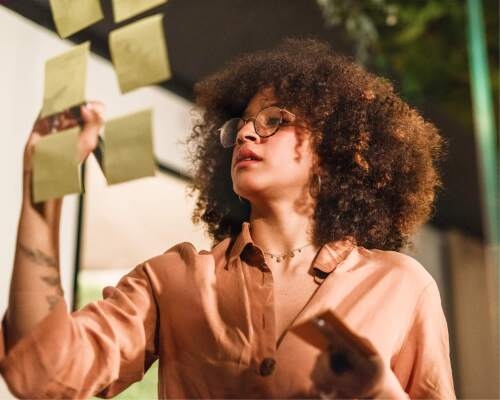 公司起名网，打造独特品牌标识的创意平台插图