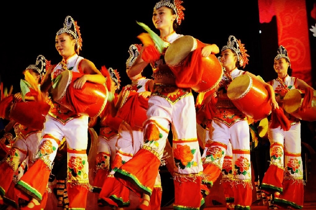 火把节，纪念红巾军起义与多文化交融的传统节日插图