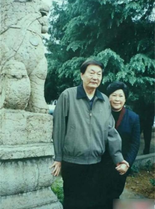 劳安简历，开启职业生涯的璀璨明珠插图