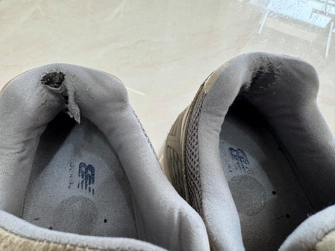 梦到鞋坏，鞋履的失落与成长之旅插图