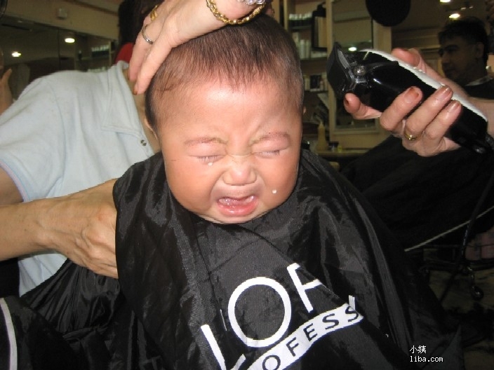 梦见给人剪头发，剪不断、理还乱的心理轨迹插图