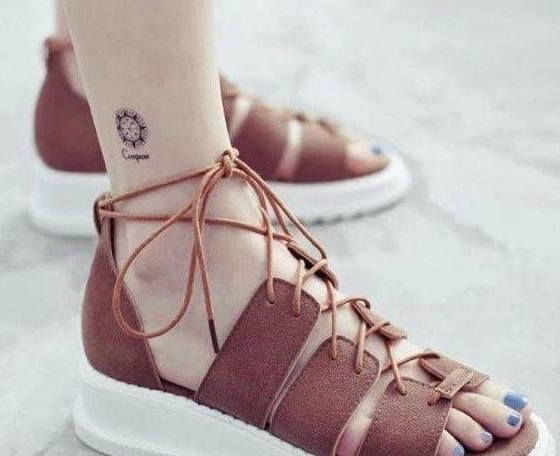 梦见买鞋，预示好运降临，不同身份寓意各异插图