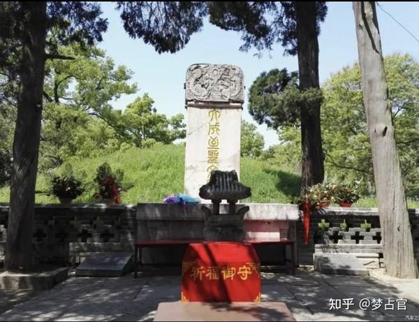 梦见坟墓预兆成功机会，但需防阻碍与细节插图