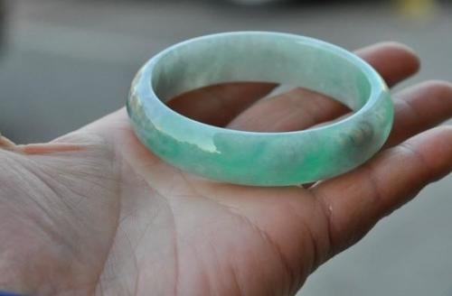 梦见镯子碎了，惊醒中的一瞬，对命运的牵挂插图