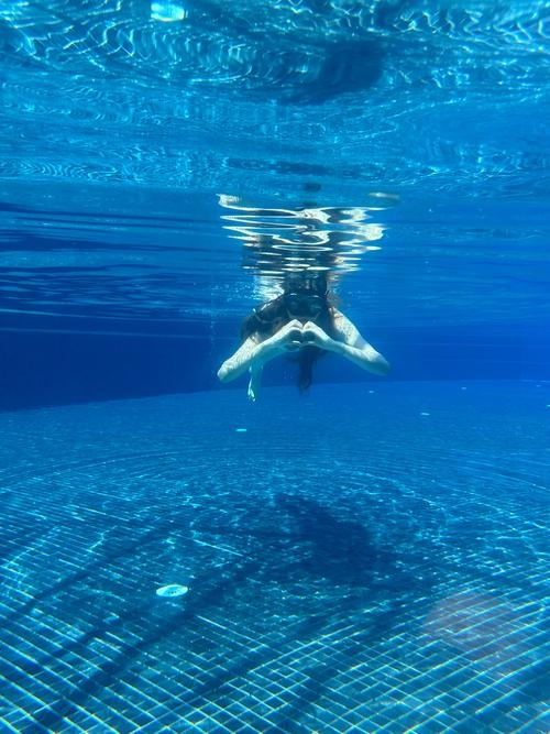 梦见游泳，探索潜意识中的自由与成长插图