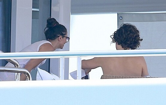 母性关爱，亲密互动插图