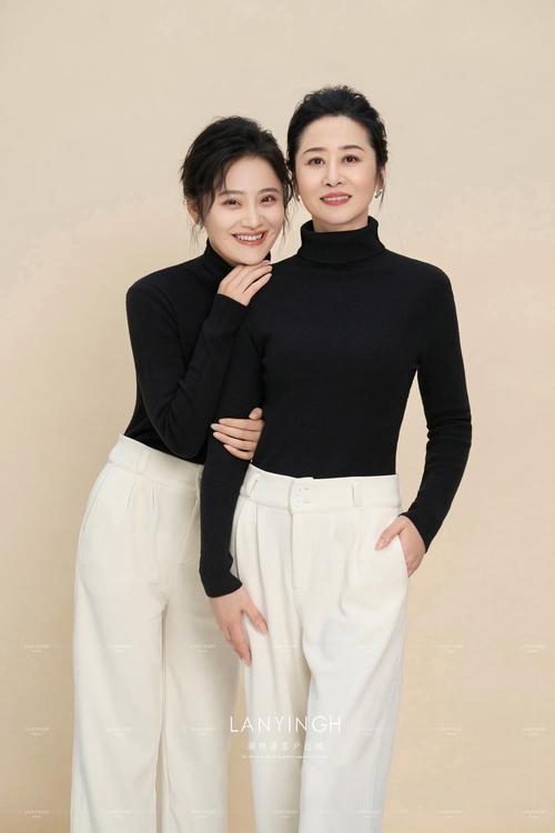 明星家庭写真展现成长与亲子关系插图