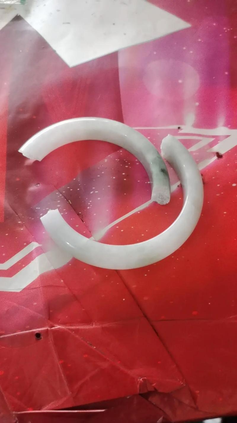 梦玉镯碎显运兆,需谨言行。插图 梦玉镯碎显运兆,需谨言行。插图