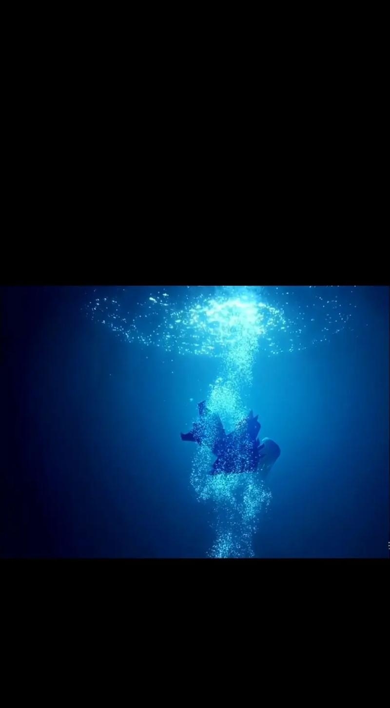 梦中的落水，日常表象中的深邃潜意识插图