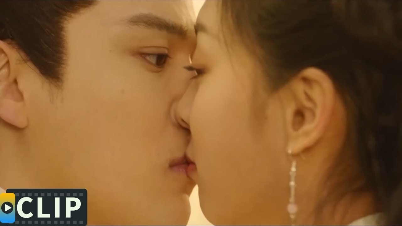 梦中幻身，蛇的神秘踪迹与魔幻现实感的交织插图