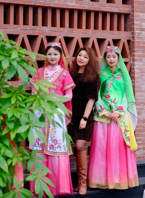 宁夏回族服饰，独特风情与民族文化的瑰宝插图