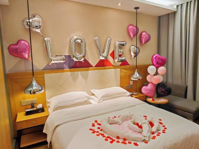 情侣房间的命名艺术，爱的温馨与浪漫插图