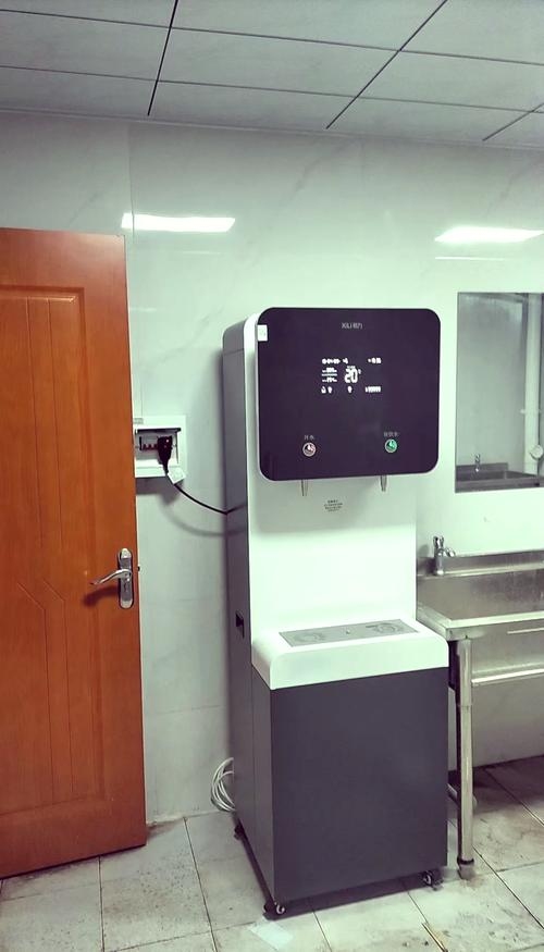 人形饮水机，开启健康饮水新时代的智慧之旅插图