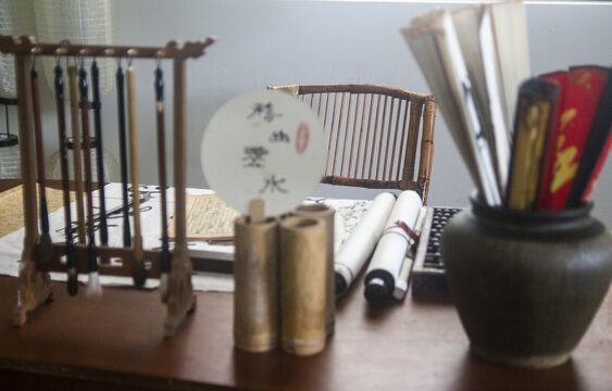 书桌的摆放，传统与现代的平衡之道插图