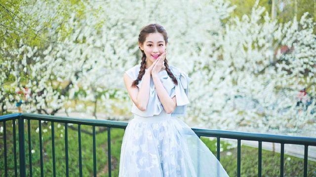 水瓶男与白羊女的奇妙邂逅，星座碰撞下的爱情火花插图