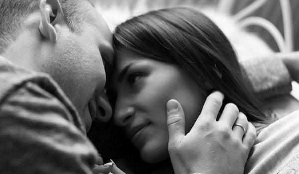 双鱼男与射手女的奇妙邂逅，星座下的爱情交响曲插图