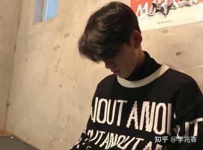 四字网名，简约而深刻的男性魅力插图