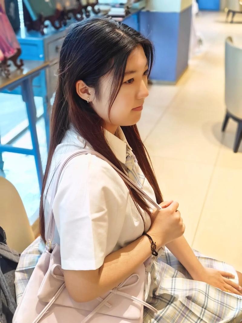 文静优雅女生，内向中的独特魅力插图