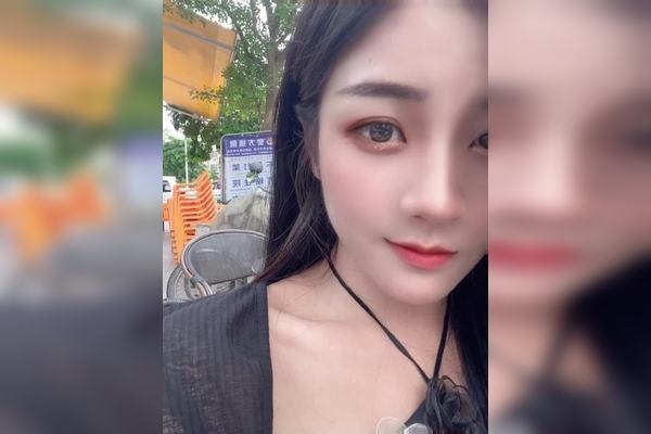 网名推荐，执笔绘流年、南城旧梦，姓名昵称，樱花落指尖、低吟轻唱那抹忧伤插图