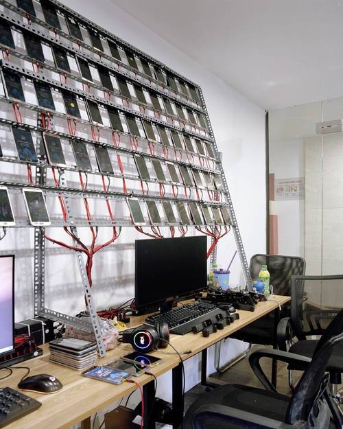 网络聊天室，虚拟空间中的真实交流插图