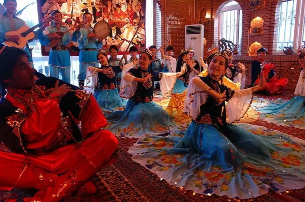 维吾尔族传统节日，民族精神与生活韵律的交响插图