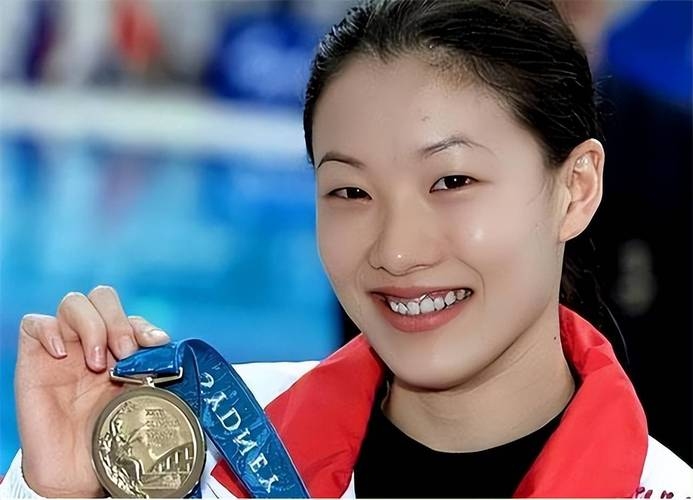 伏明霞面相，跳水女皇的水润人生插图