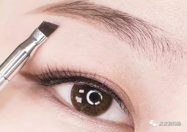 眉毛稀少，从烦恼到自信的美丽蜕变插图