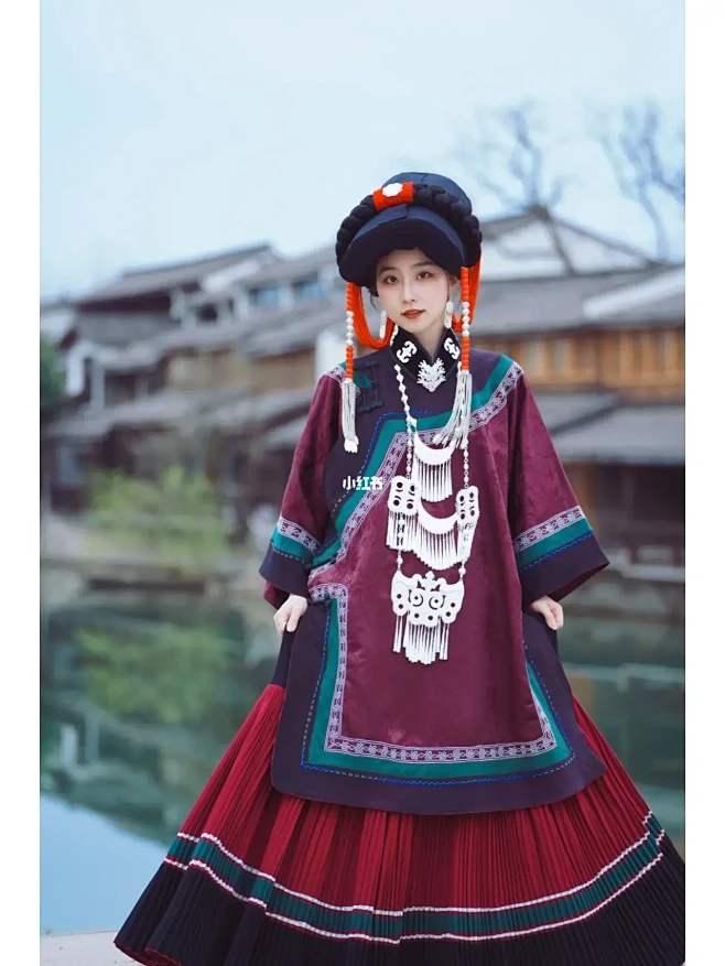 彝族服饰,绚烂多彩的民族瑰宝插图 彝族服饰,绚烂多彩的民族瑰宝插图