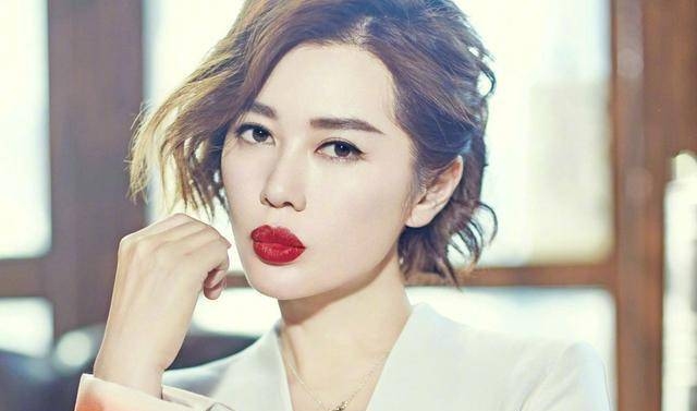 揭秘娱乐圈，探究哪位明星拥有独特的四白眼特征插图