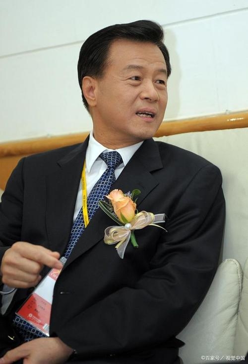 许荣茂太平绅士，商界巨擘与社会贡献者的双重角色插图