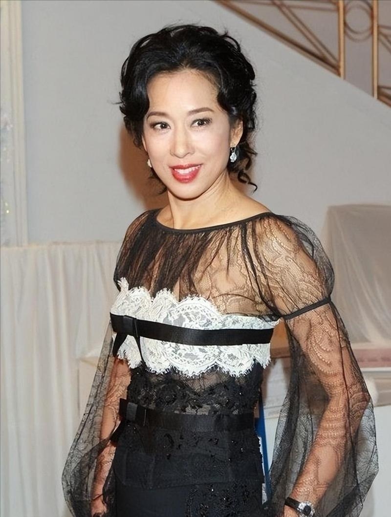 朱玲玲，面相惊人，岁月雕琢的优雅插图