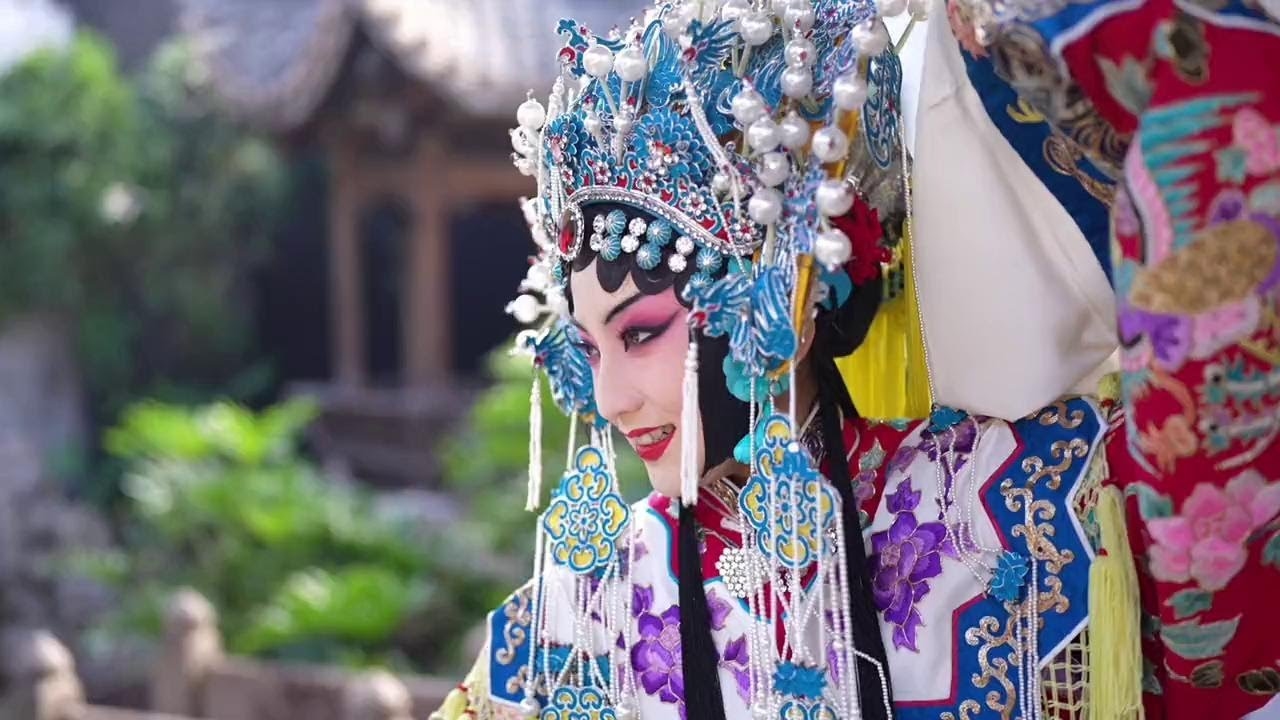 凤冠霞帔对应生肖鸡，文化魅力独特插图