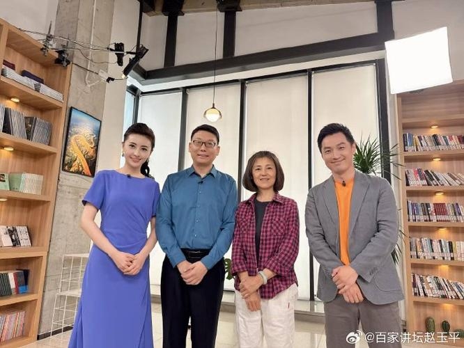 跨越距离的桥梁，视频聊天室在现代社交中的新角色插图