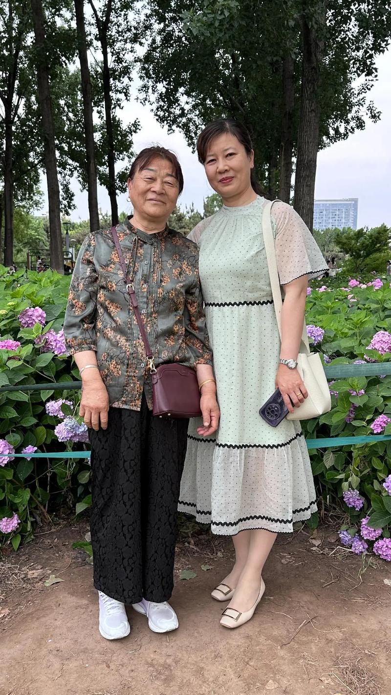 银发之恋，中老年女士的温馨征婚之旅插图